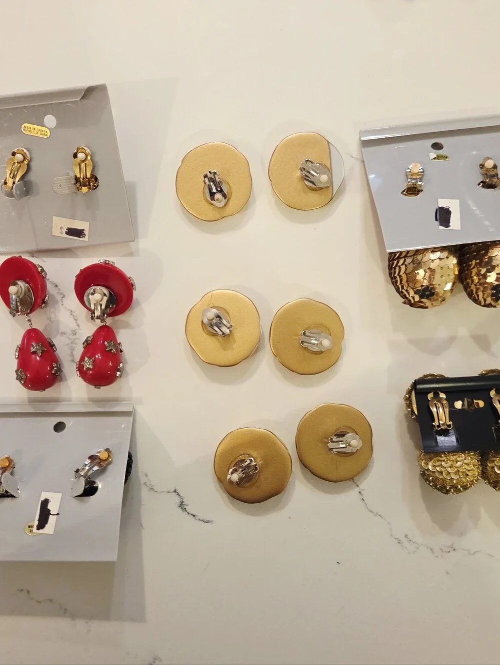 BOLD VTG DALESSIO Mixed Colors Shapes Red Gold Black Earrings Clip On 1980 Lot 8